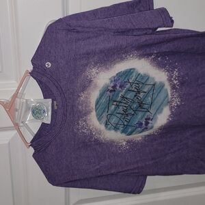 Nwot Combo Bleached T and Pop Socket Combo